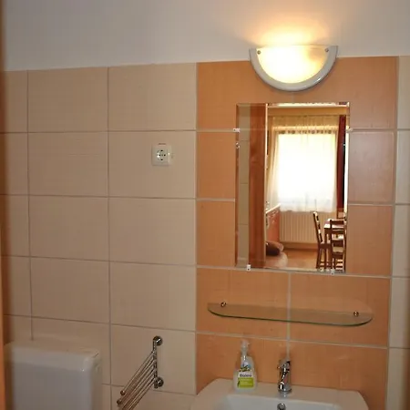 Apartment Mediterran Apartmanhaz Eger